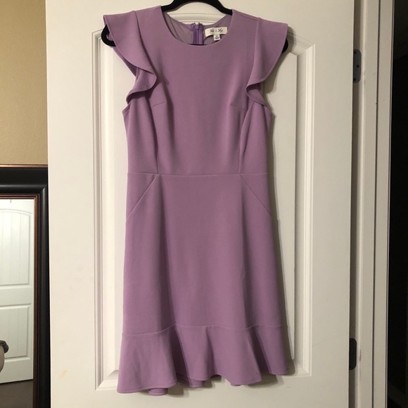 Dresses & Skirts - Gorgeous lilac ruffled dress. Size Medium.
